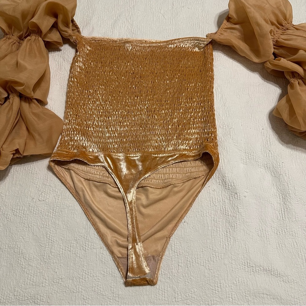 NEW ⭐️⭐️ Intimately Free People Gold velvet Bodysuit with Puff Sleeves sz XL - Picture 6 of 8